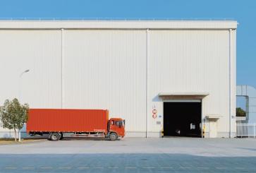 A red fright truck in China.
