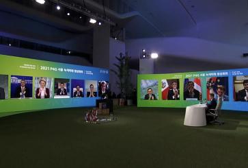 President Moon and leaders double panel.