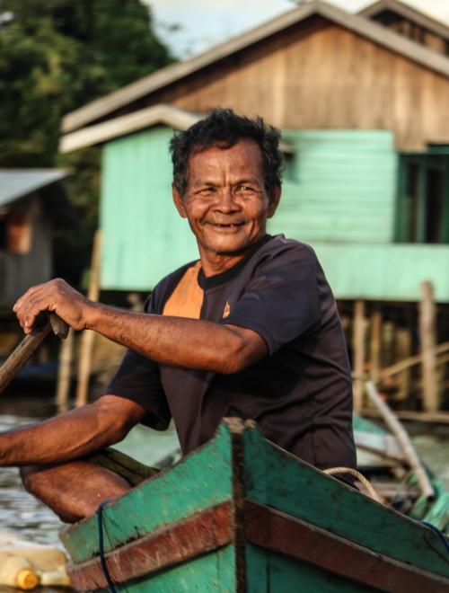 Man from riverside community, Central Kalimantan, Indonesia Photo by James Anderson, World Resources Institute.