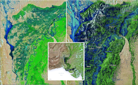 Two maps of Pakistan show the before and after flooding from August 2022.